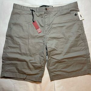 Jeans by Buffalo NEW WITH TAGS Men’s Light Gray Work / Cargo Shorts Sz 42